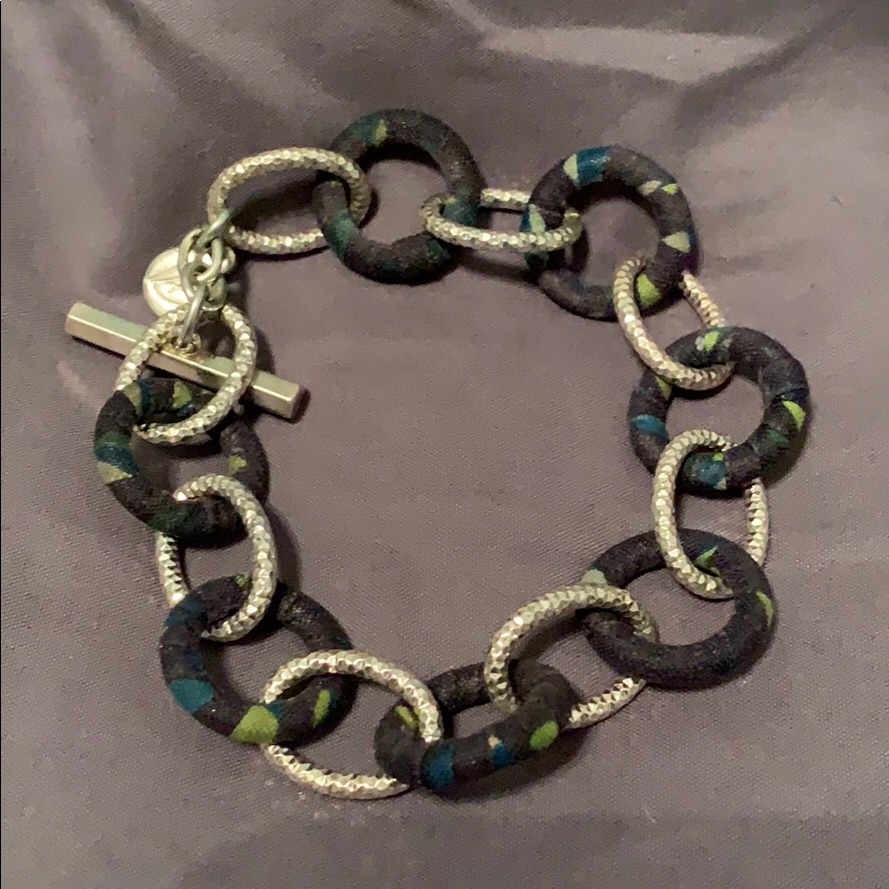 Vera Bradley Wrapped Link Bracelet 8$